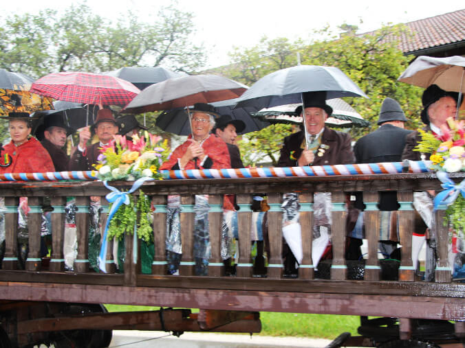 Georgiritt_heiterer Trachtenwagen_676x507