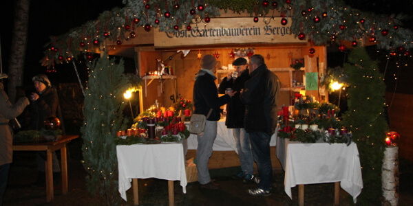 Glühweinstand, Adventsmarkt in Bergen