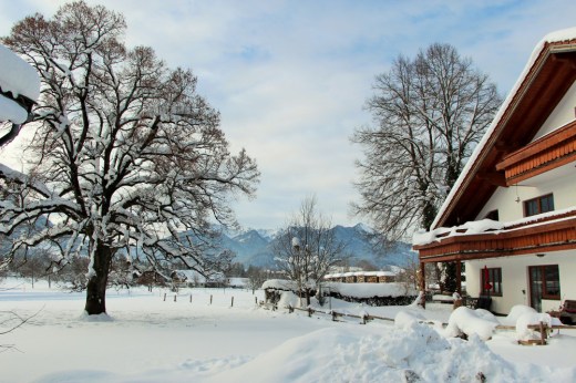 Winter beim Landhaus Heinrich in Ruhpolding